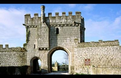 Steeton Hall Gateway, (EH) - Castleford