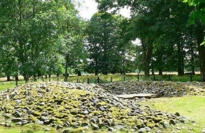 Re Cruin Cairn, (HES) - Kilmartin