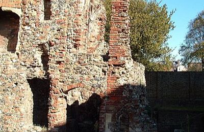 Great Yarmouth - Greyfriars Cloisters, (EH)